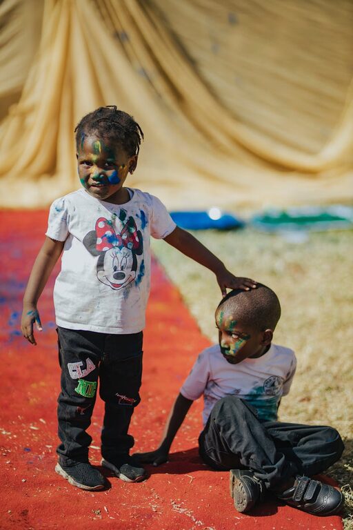 Kako efikasno organizovati dečje umetničke radove kod kuće